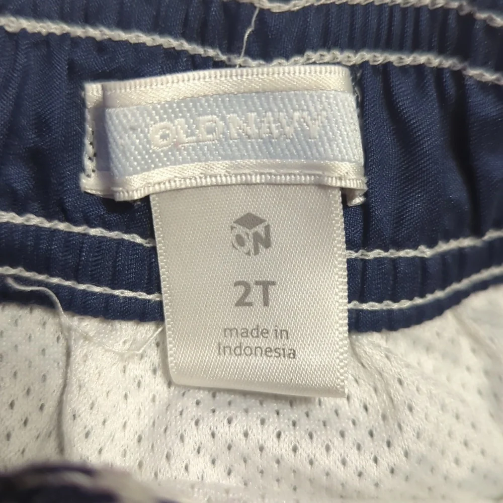 Old Navy boys Navy Blue And WhiteHawaiian Flowers Print Size 2T swim trunks